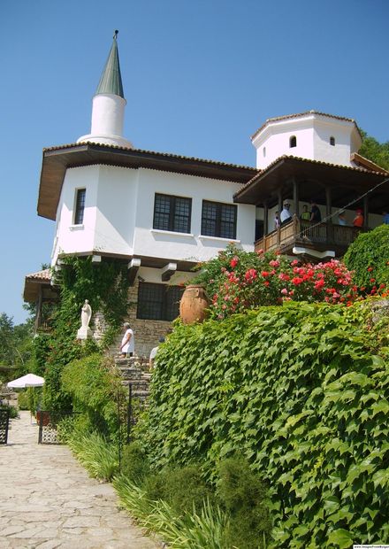File:Balchik Palace ifb.JPG - Wikipedia