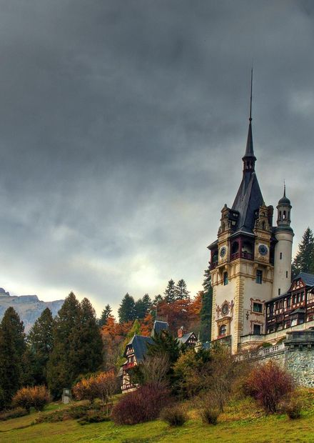 File:Castelul Peles, Sinaia - Vedere ...