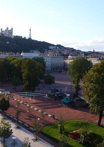 File:Lyon Place Bellecour.JPG - Wikipedia