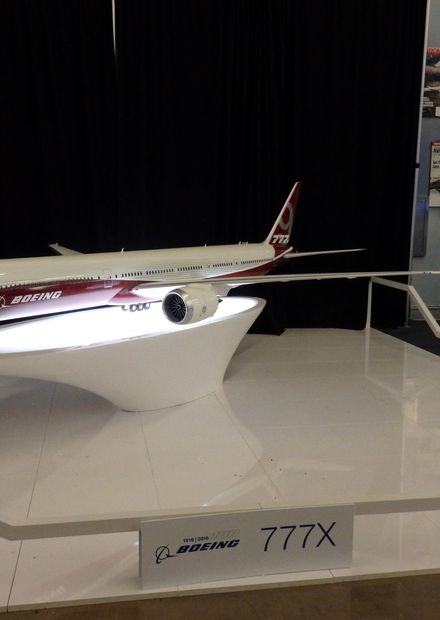2016.10.13.113139 Boeing 777X model ...