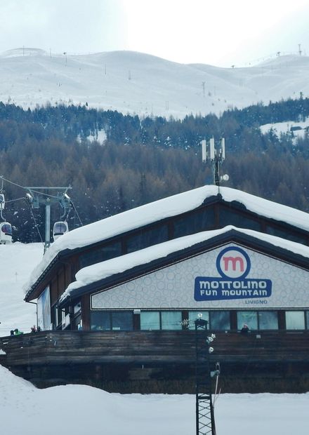 File:Ski Area Mottolino in Livigno ...