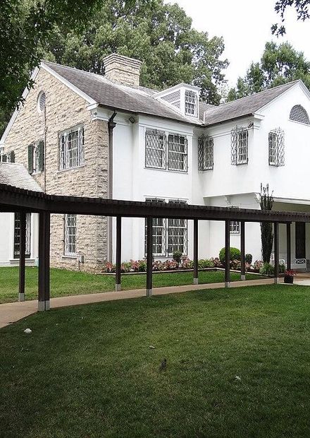 Elvis Presley Mansion ...