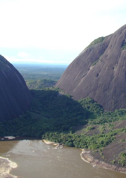 Archivo:Cerros de Mavecure (Guainía ...