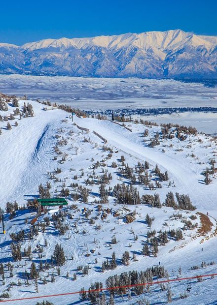 Mammoth Mtn ski area (16126219736).jpg ...