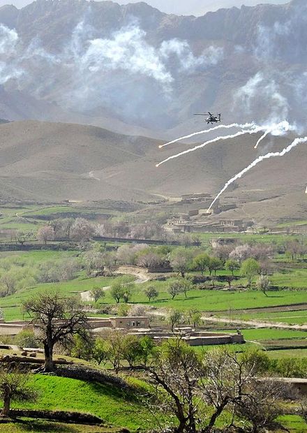 File:AH-64 Apache in Daykundi-2012.jpg ...