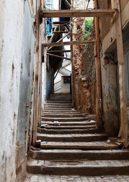File:Casbah of Algiers, buildings in ...