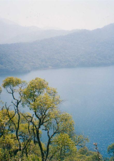File:Lake Oku Cameroon.jpg - Wikipedia