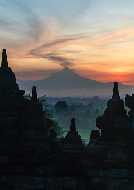 File:Sunrise over Borobudur.jpg ...