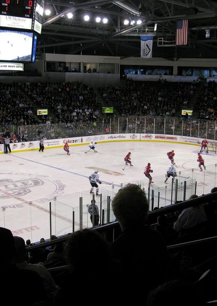Datei:Thunderbirds ShoWare Center.JPG ...