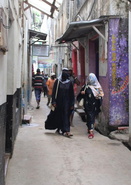 File:Usita wa Mui street Lamu Old Town ...