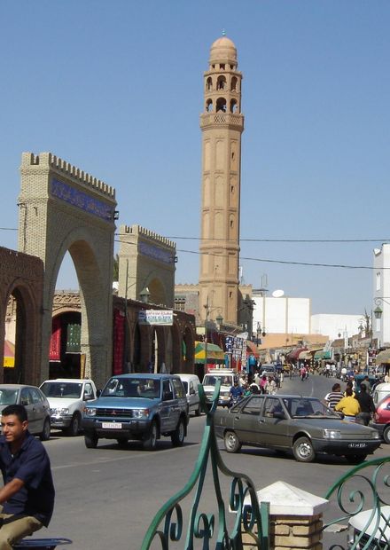 File:Tozeur Avenue Habib Bourguiba.JPG ...
