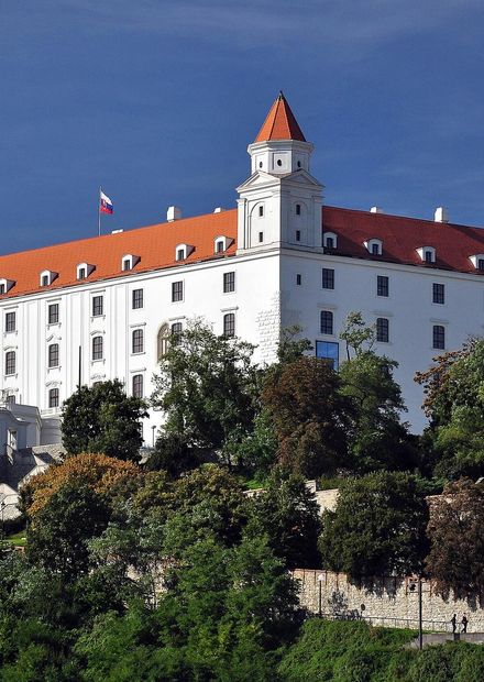 File:Bratislava, Hrad, Slovensko.jpg ...