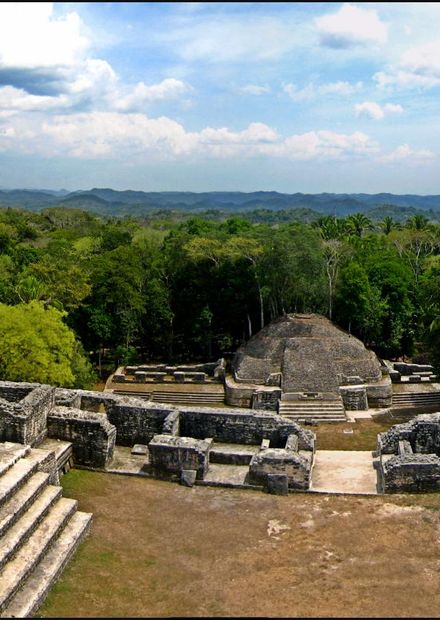 File:Panorama atop Caracol.png - Wikipedia