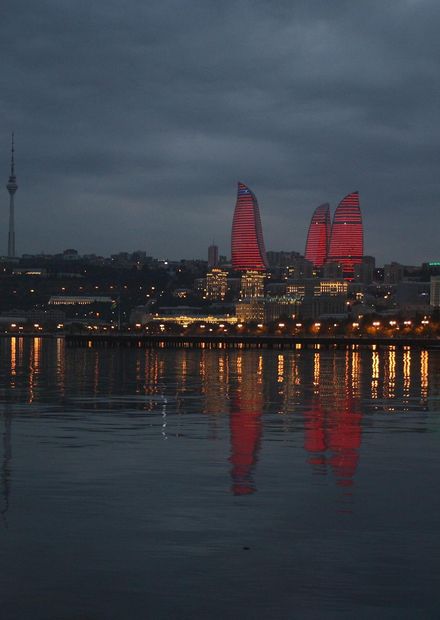 File:Flame towers from Baku boulevard ...