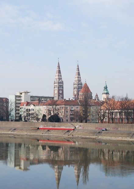 File:Tisza River with Szeged cathedral ...