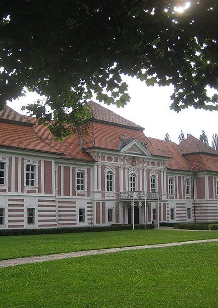 File:DvorecBetnava1.JPG - Wikimedia Commons