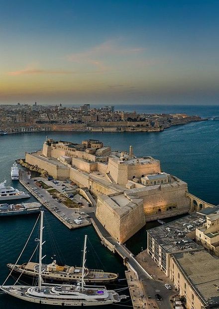 File:Fort St Angelo in Birgu.jpg ...