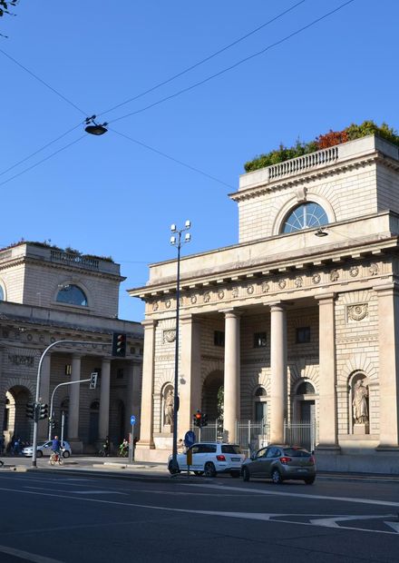 File:Bastioni di Porta Venezia - Milano ...