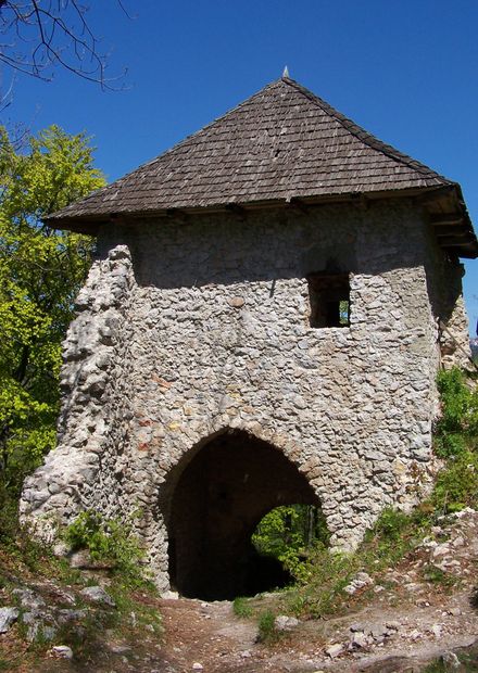 Súbor:Muráň Castle gate 01.JPG – Wikipédia