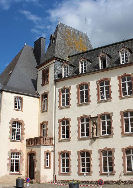 File:Wiltz castle 2012-07.JPG ...
