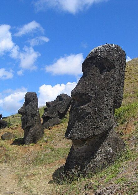 File:Moai Rano raraku.jpg - Wikipedia
