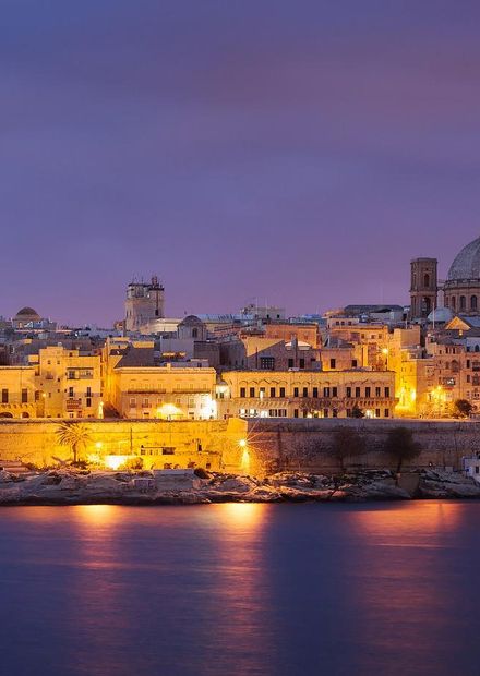 File:Panorama of night Valletta.jpg ...