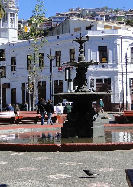 Archivo:Plaza Echaurren-Pileta.JPG ...