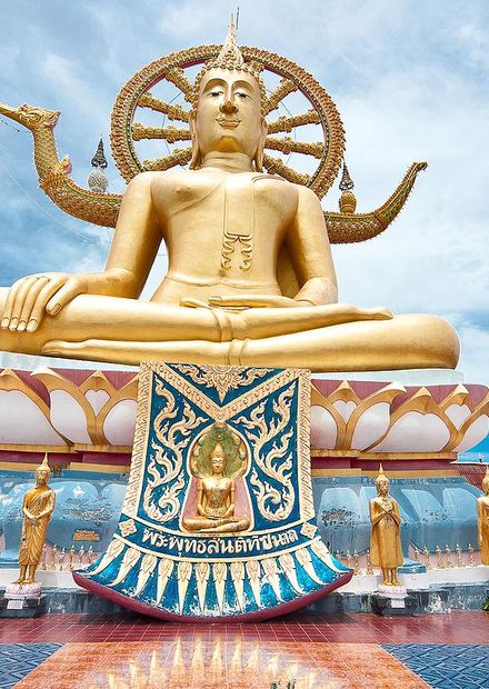 Big Buddha Temple (Wat Phra Yai).jpg ...