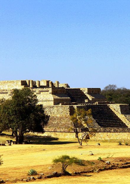 File:Monte Alban West Side Platform.jpg ...