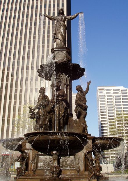 File:Cincinnati-fountain-square.jpg ...