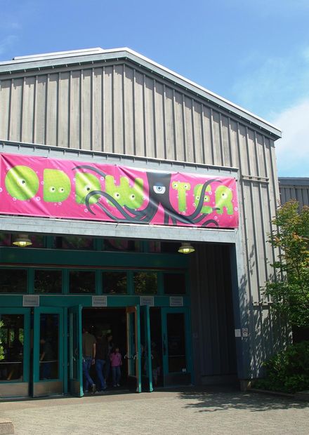 File:Oregon Coast Aquarium entrance.JPG ...