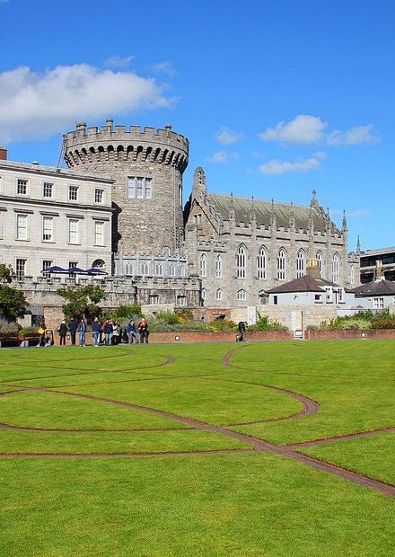 Dubhlinn Gardens Dublin Castle 01.JPG ...