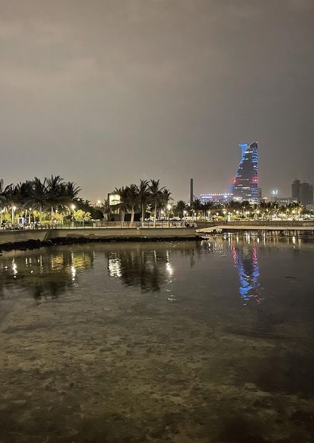 File:Jeddah Corniche at night.jpg ...