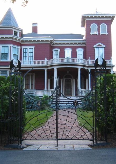 File:Stephenking house.JPG - Wikimedia ...