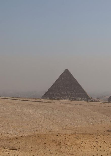 pyramids of Giza panorama 2.jpg ...