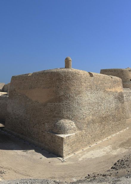 File:Bahrain Fort March 2015.JPG ...