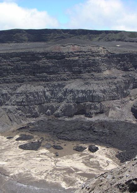 File:Karthala volcano-Comoros.jpg ...