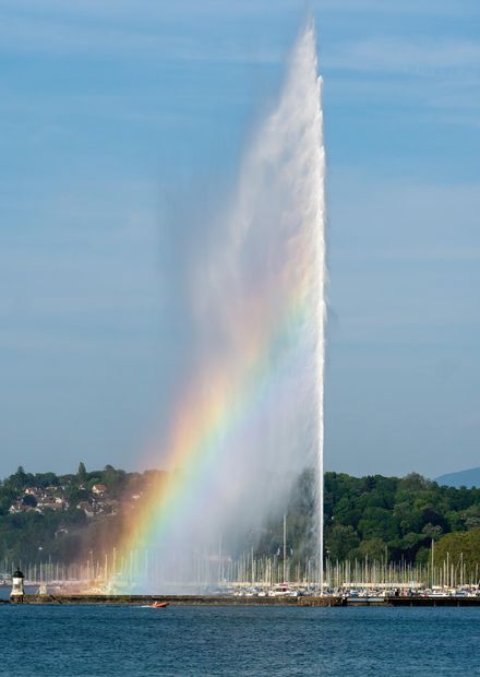 File:A fonte Jet d'Eau em Geneva.jpg ...