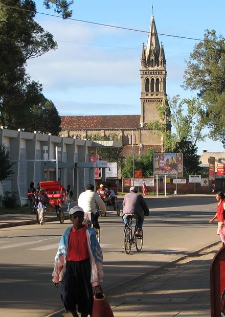 File:Antsirabe - rue principale01.JPG ...