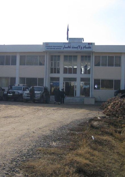File:Gouverneurssitz Taloqan.JPG ...
