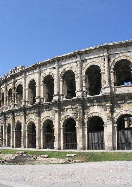 File:Nimes amphi.jpg - Wikimedia Commons