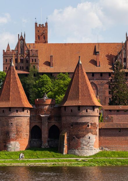 File:Castillo de Malbork, Polonia, 2013 ...