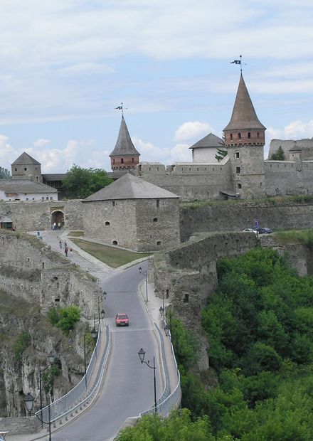 Kamianets-Podilskyi Castle (2007).JPG ...