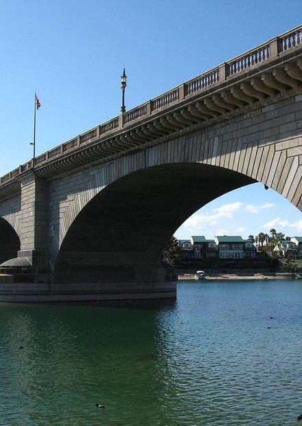 File:London Bridge, Lake Havasu City ...