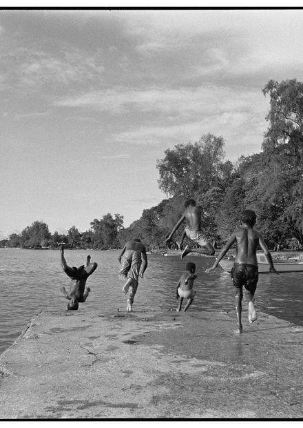 File:Kavieng 1996.jpg - Wikimedia Commons