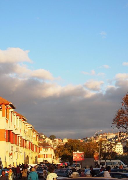 File:Avenue de l'Independence ...