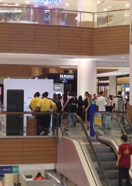 File:Gurney Plaza (4).jpg - Wikimedia ...