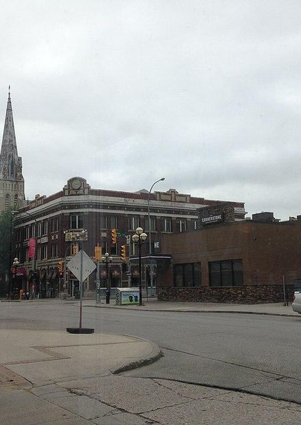 File:Osborne Village 2.jpg - Wikimedia ...
