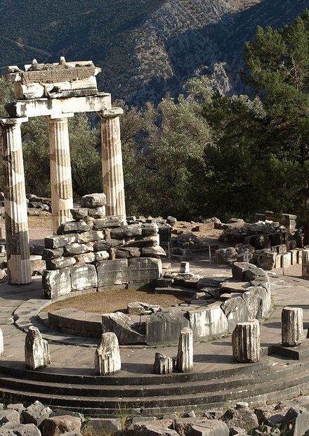 File:Tholos Athena Pronaia.JPG - Wikipedia