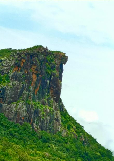 La Dame de Mali sur le mont loura.jpg ...